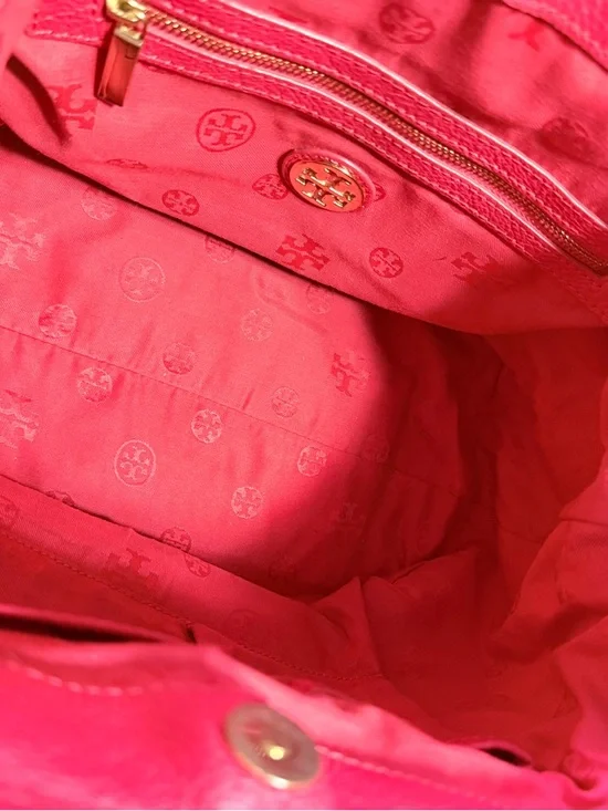 Tory Burch Pink Pebbled Leather Tote with Logo Medallion - Picture 4 of 9
